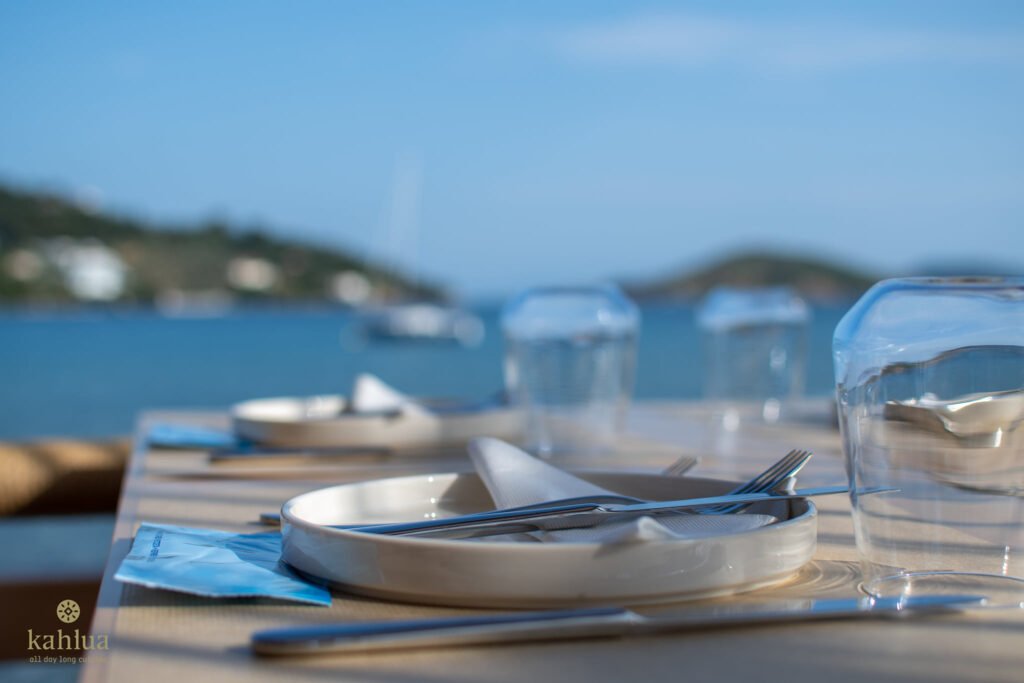 Enjoy dining in Kahlua Skiathos with the most majestic backdrop of the sea. Featuring homemade Greek and Mediterranean dishes accompanied by carefully curated wine list, as well as tsipouro and ouzo.