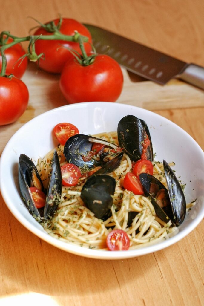 Enjoy dining in Kahlua Skiathos with the most majestic backdrop of the sea. Featuring homemade Greek and Mediterranean dishes accompanied by carefully curated wine list, as well as tsipouro and ouzo.